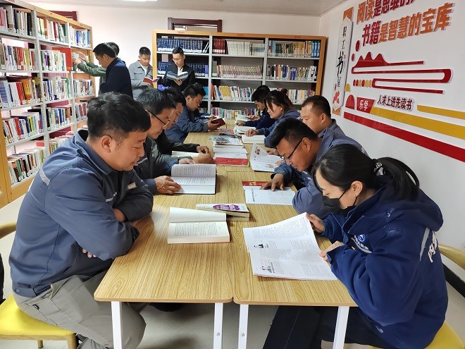 額鹽公司黨委組織開展“感黨恩 聽黨話 跟黨走”—母親湖畔閱經(jīng)典，共筑書香額鹽主題黨日活動