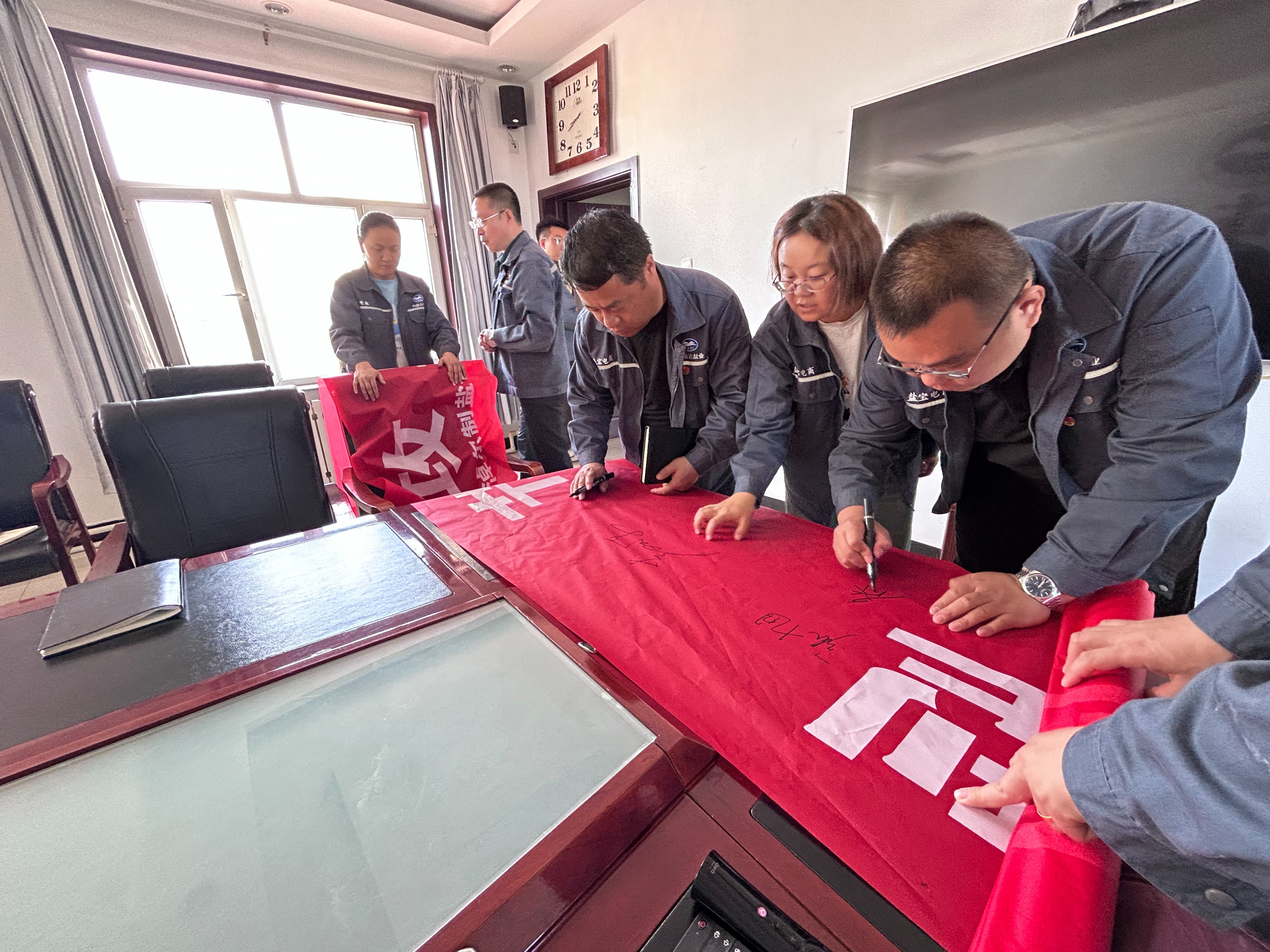 額鹽公司積極響應全國節(jié)能宣傳周與全國低碳日倡議開展“綠色轉(zhuǎn)型，節(jié)能攻堅”宣傳活動