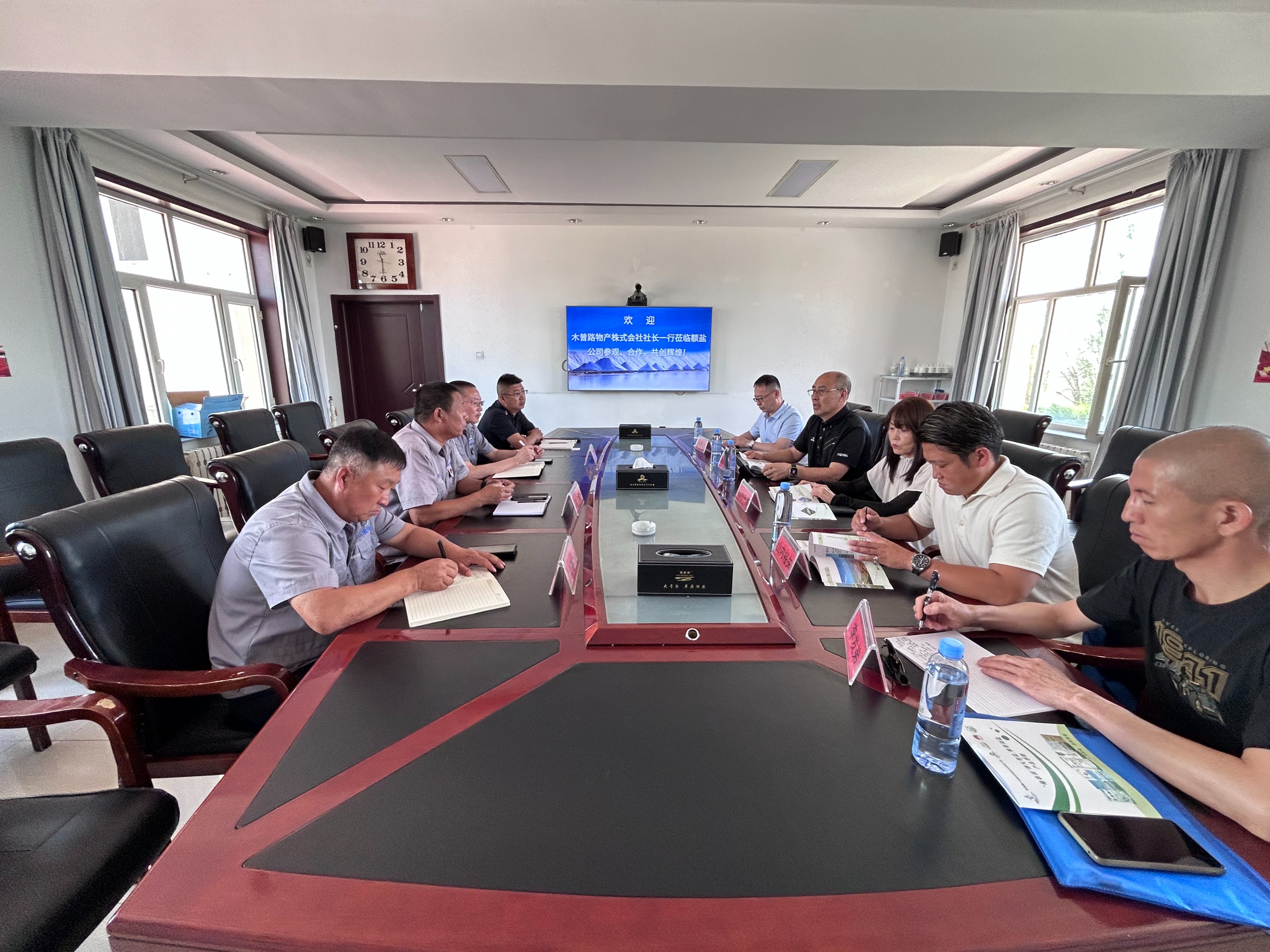 日本木曾路物產(chǎn)株式會社社長 山內(nèi)千惠一行到額鹽公司調(diào)研