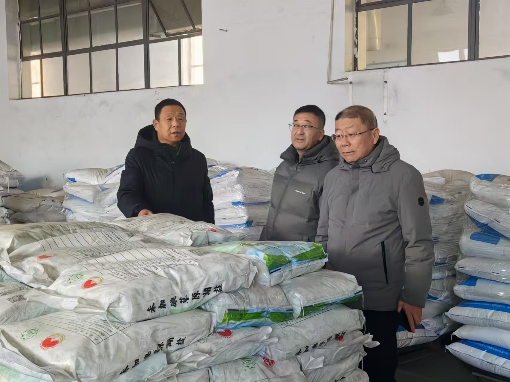 錫盟鹽業(yè)公司、額鹽公司聯合對張家口經營部進行市場調研和年度經營考核